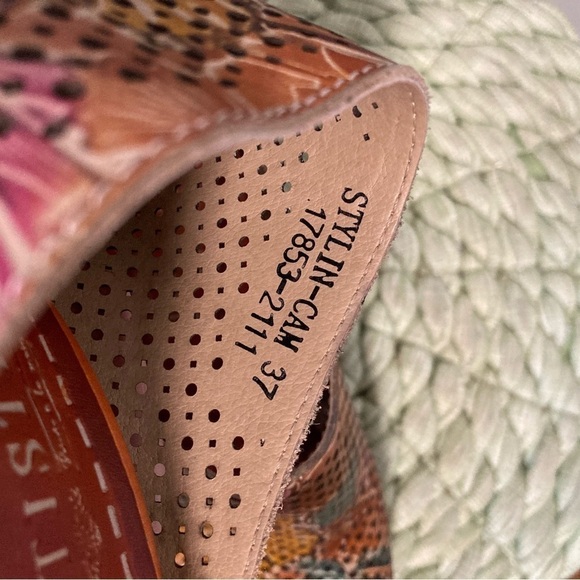 L’Artiste Spring Step Stylin Tan Floral Perforated Peep Toe Slip On Heel Mules - Picture 6 of 8